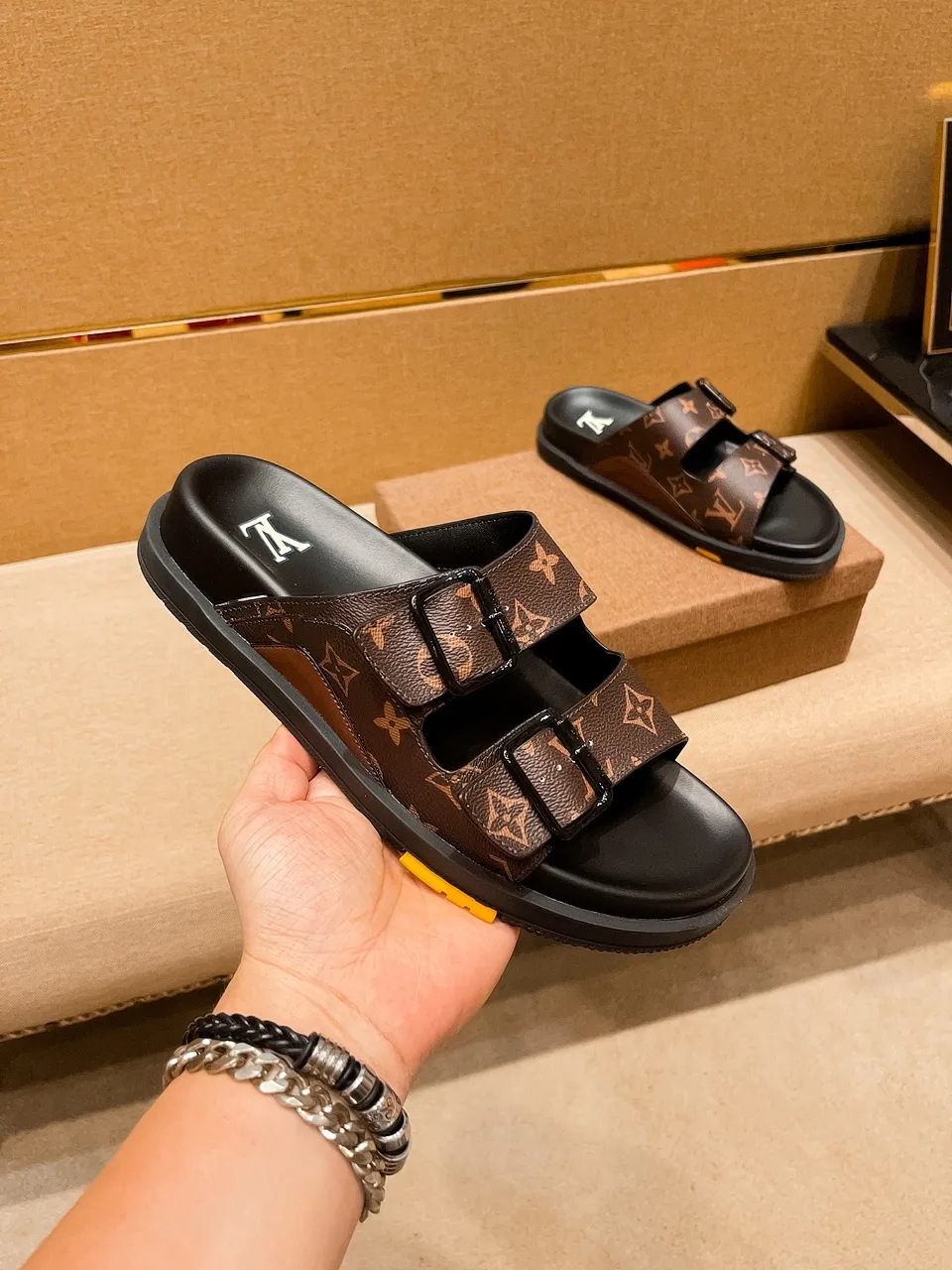 Men's shoes 💰 380 💰 New model on the market 🔥 [LV 🔥 Slippers] High-end 1:1 mold customization of first-layer cowhide, original upgraded version of the outsole, lighter and non-slip. The market's top quality, fashionable and trendy, versatile and popular, simple yet tasteful, a must-have for fashionistas, exuding a fashionable and casual atmosphere, fashion is at your feet, full of confidence, the same style at the counter 👍The season of spring and summer slippers is here, they are super beautiful to wear, 38-44, multiple colors available🔥